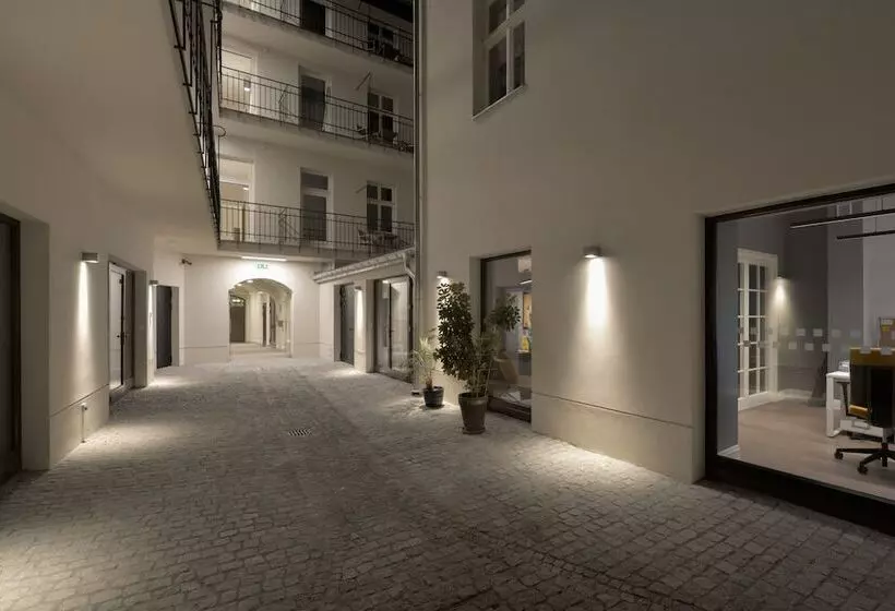 هتل Stradonia Serviced Apartments