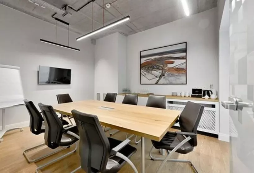 هتل Stradonia Serviced Apartments