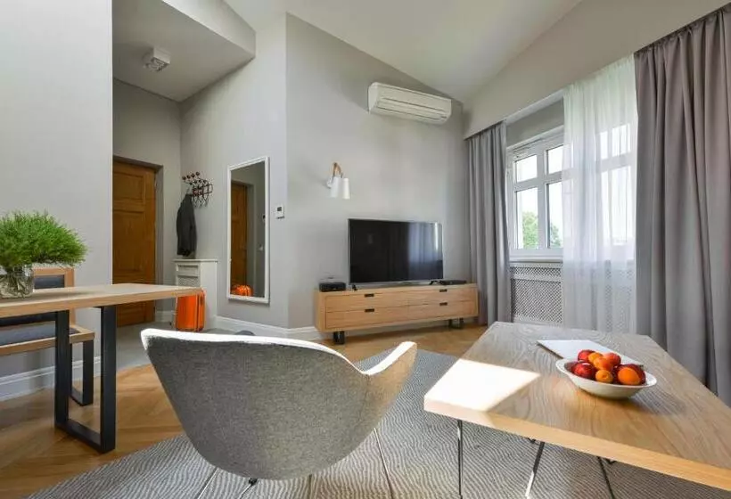 هتل Stradonia Serviced Apartments