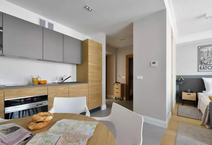 هتل Stradonia Serviced Apartments
