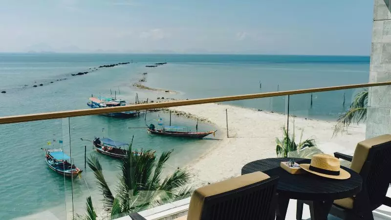 هتل The Beach Samui