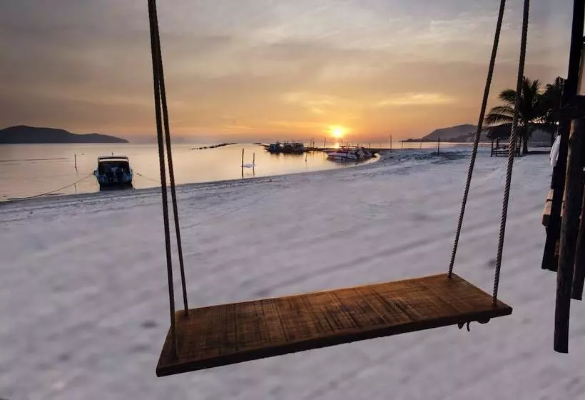 هتل The Beach Samui