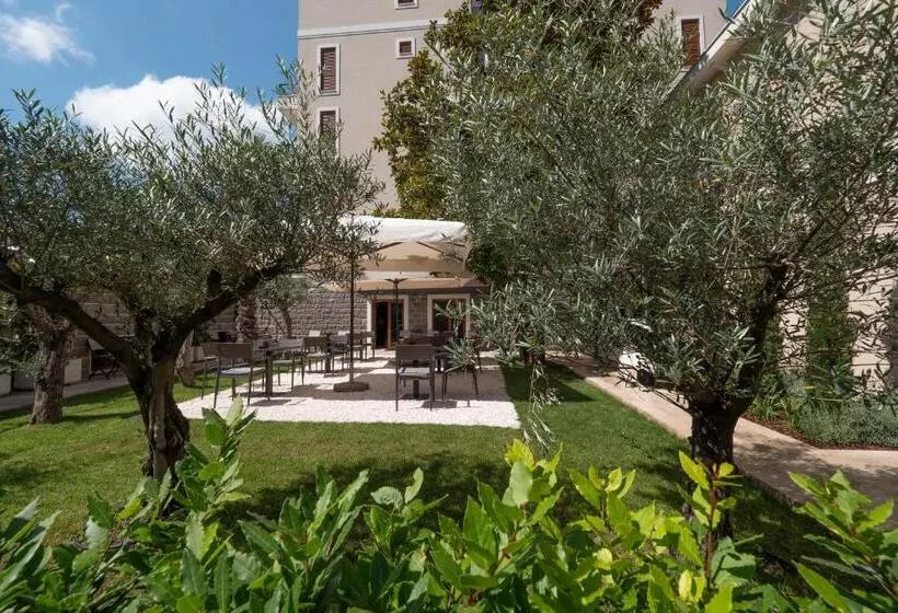 هتل Villa Gracia