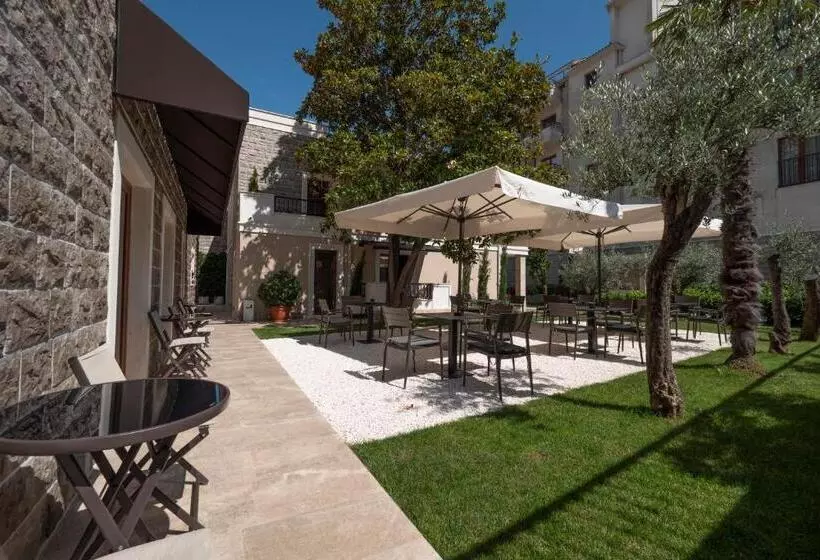 هتل Villa Gracia