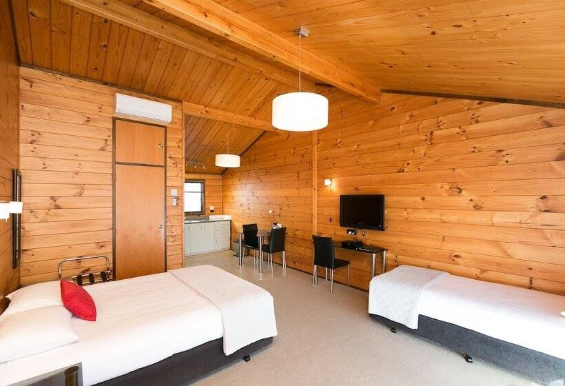 Lockwood Manor Motel