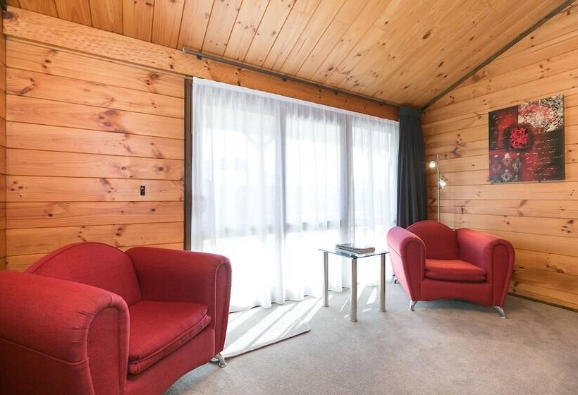 Lockwood Manor Motel