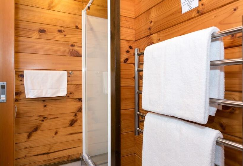 Lockwood Manor Motel