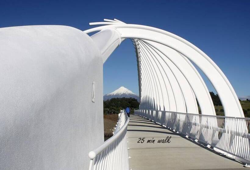 Lockwood Manor Motel