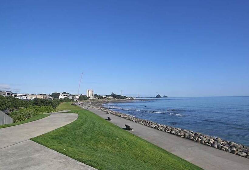 Lockwood Manor Motel