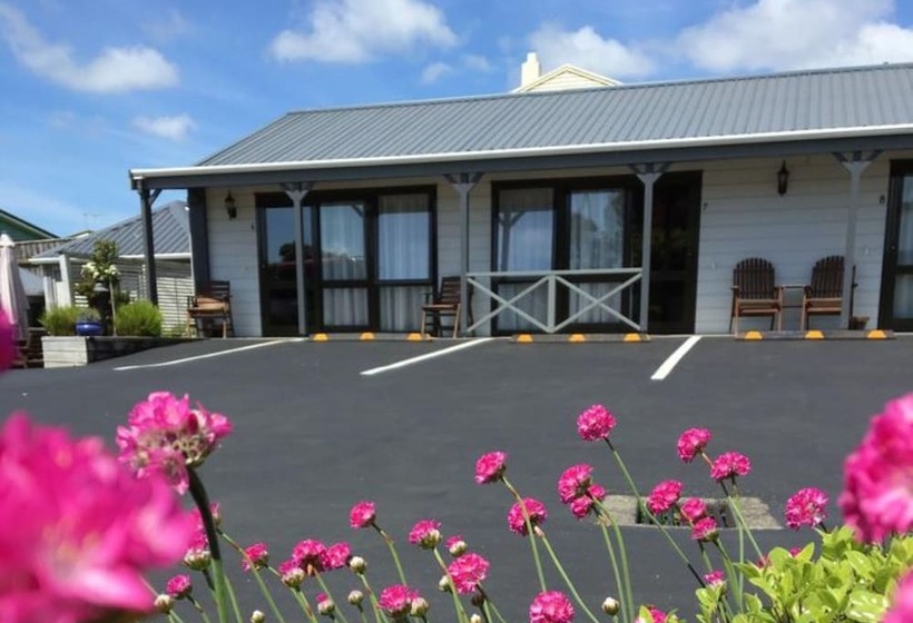 Lockwood Manor Motel