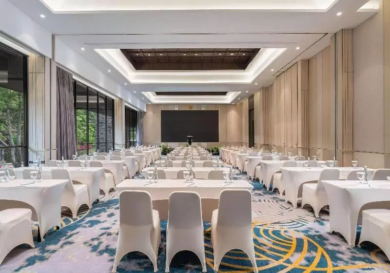 Hotelli Santika Premiere Hills Resort Cibadak – Sukabumi