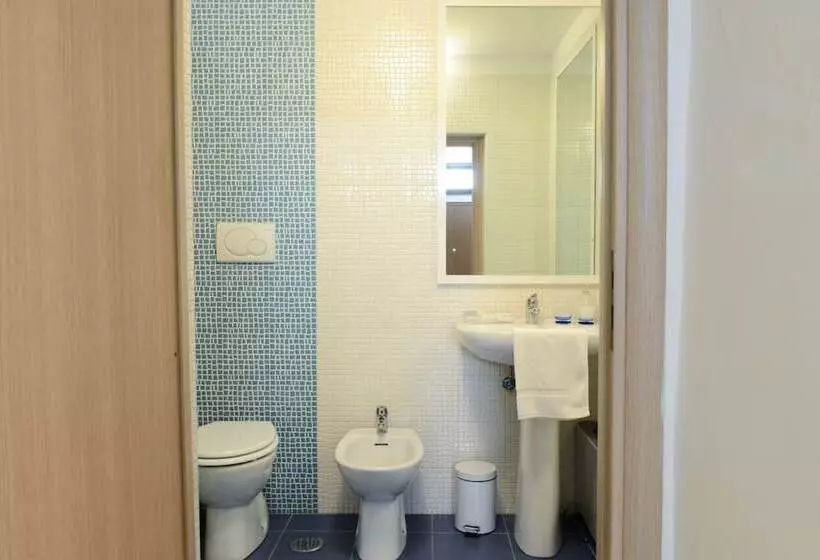 هتل B&b Affittacamere Del Teatro