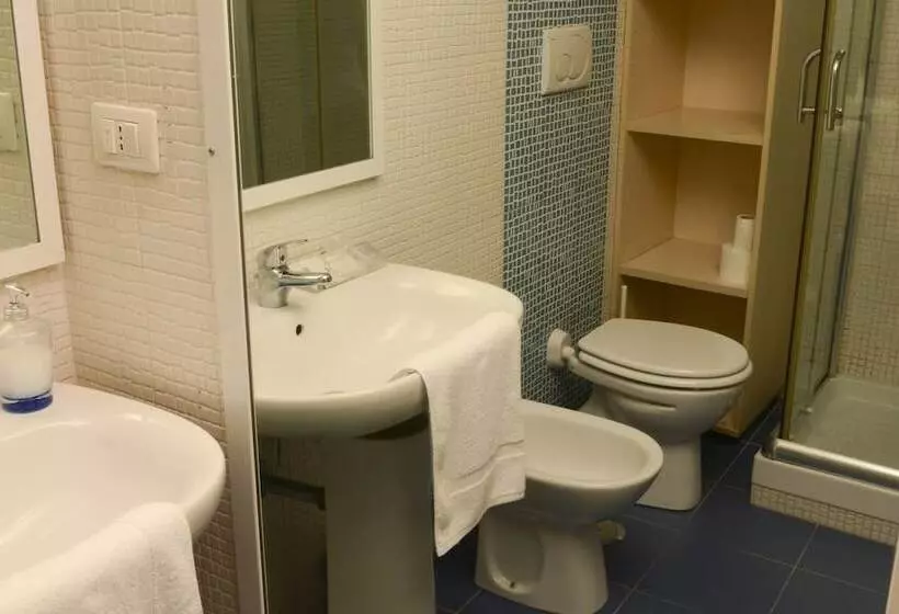 هتل B&b Affittacamere Del Teatro