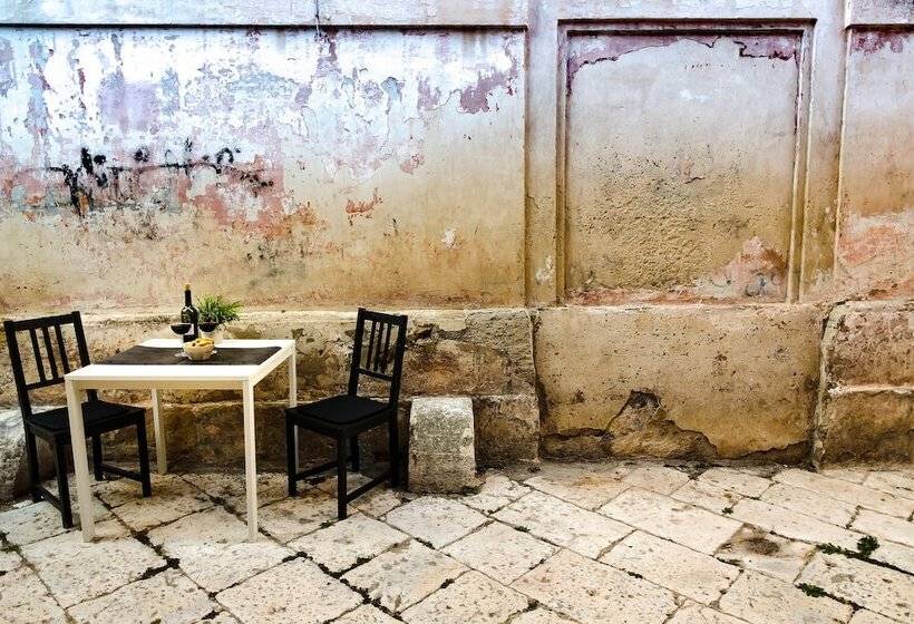 هتل B&b Affittacamere Del Teatro