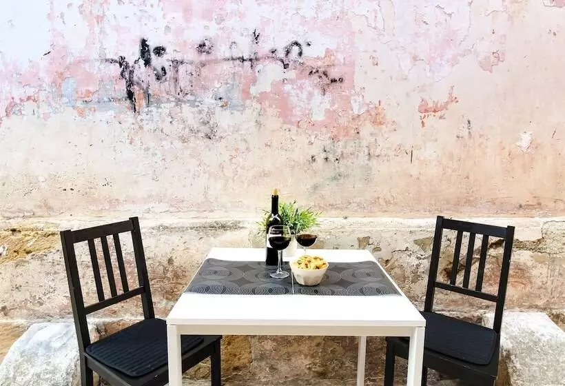 هتل B&b Affittacamere Del Teatro