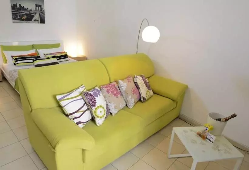 هتل B&b Affittacamere Del Teatro