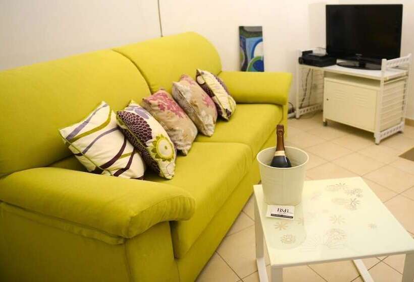 هتل B&b Affittacamere Del Teatro