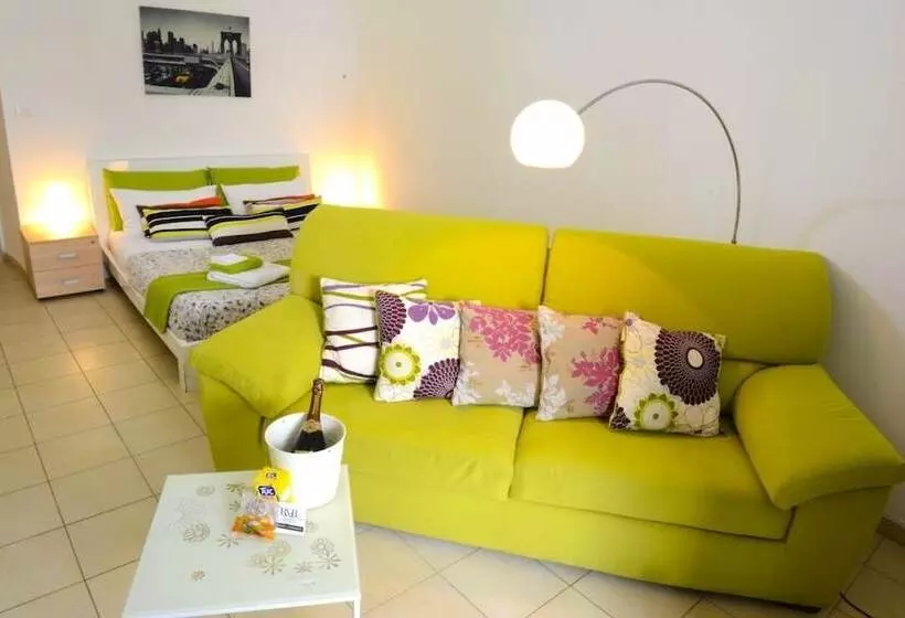 هتل B&b Affittacamere Del Teatro