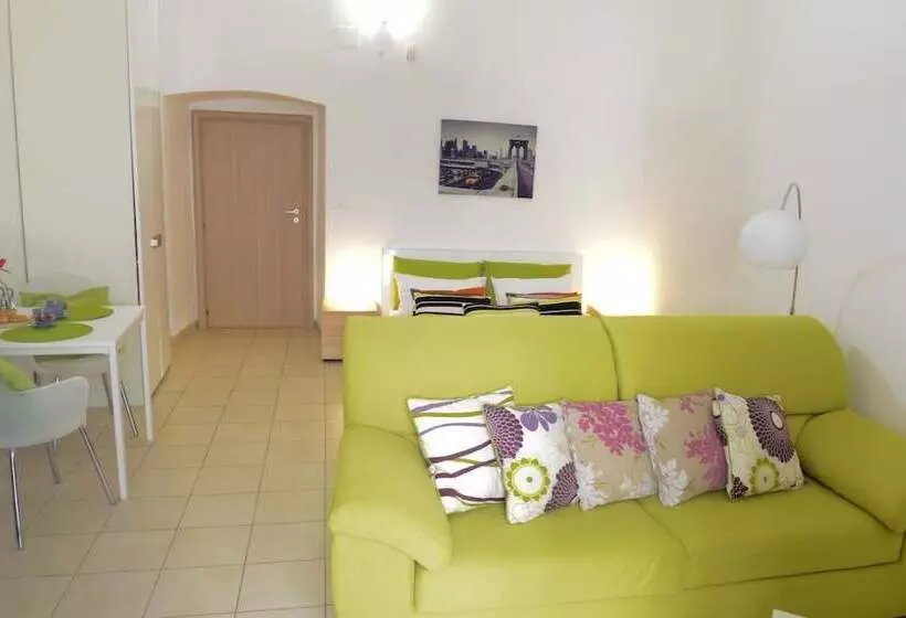 هتل B&b Affittacamere Del Teatro