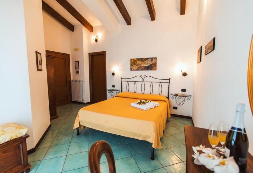 Отель Roccia Fiorita