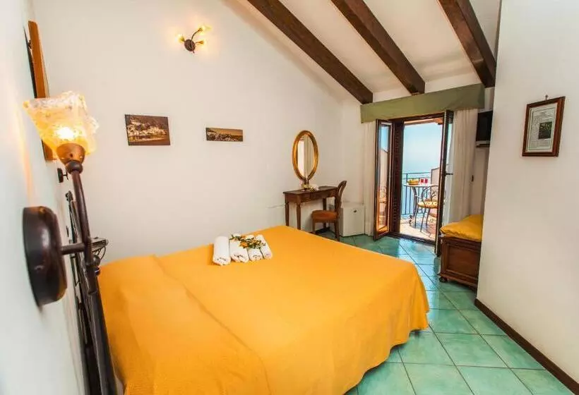 Hotelli Roccia Fiorita