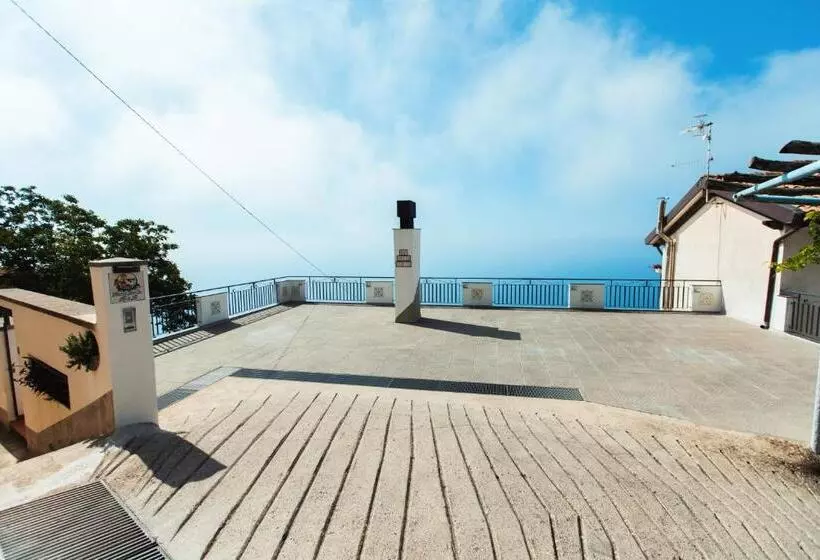 Hotelli Roccia Fiorita