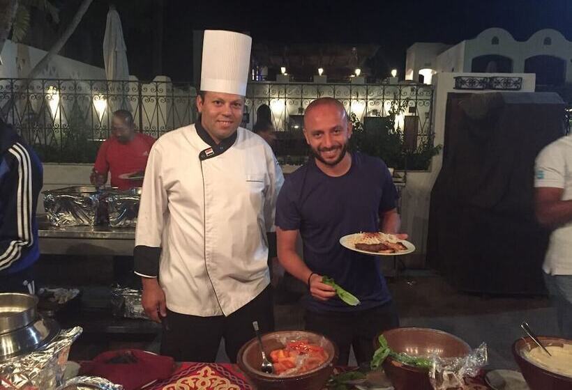 هتل Six Corners Resort