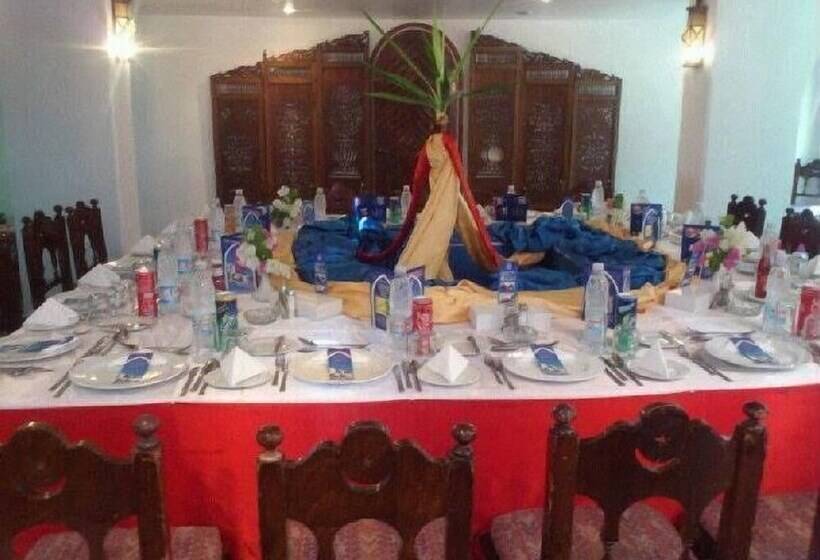 هتل Six Corners Resort