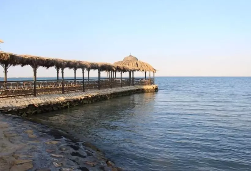 هتل Six Corners Resort