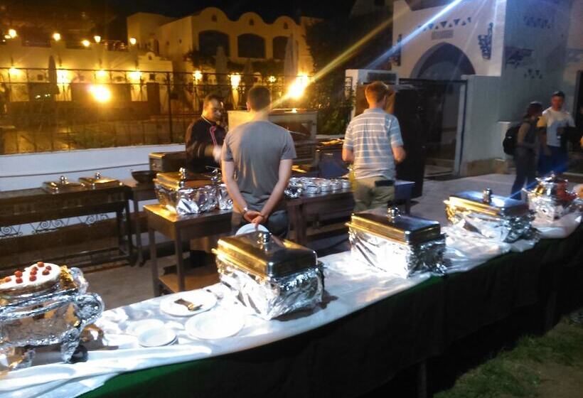 هتل Six Corners Resort