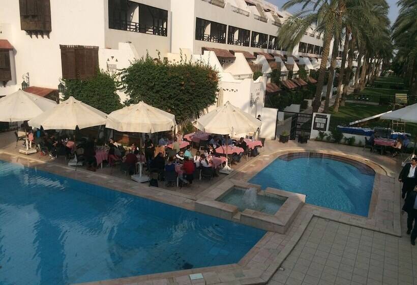 هتل Six Corners Resort