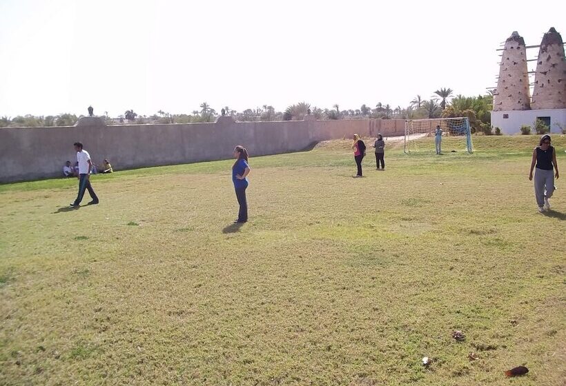 هتل Six Corners Resort