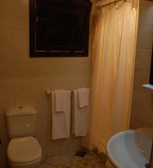 هتل Six Corners Resort