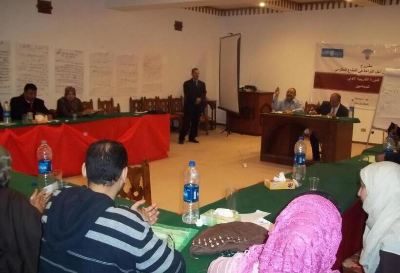 هتل Six Corners Resort