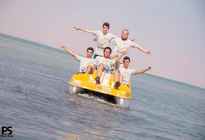 هتل Six Corners Resort