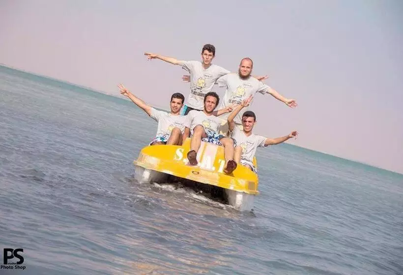 هتل Six Corners Resort