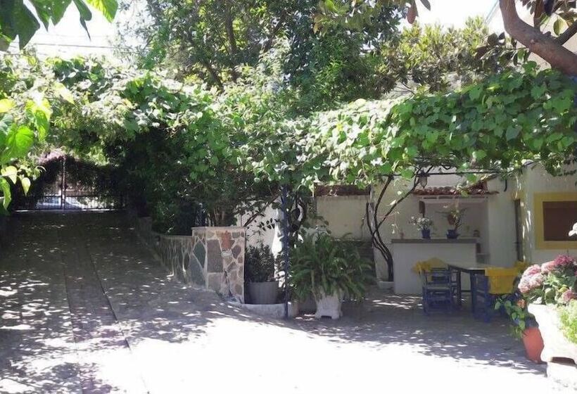 هتل Zafiria Apartments