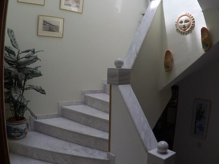 هتل Zafiria Apartments