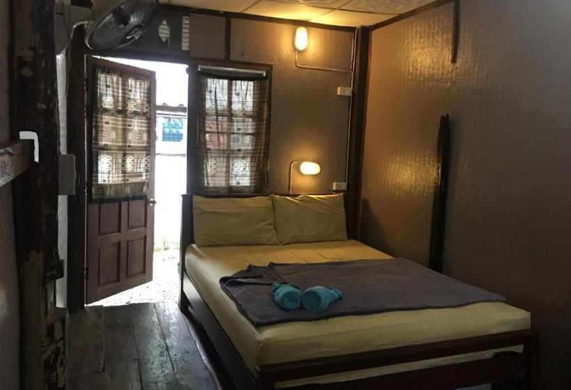 בית מלון כפרי Chill Lom House  Adults Only