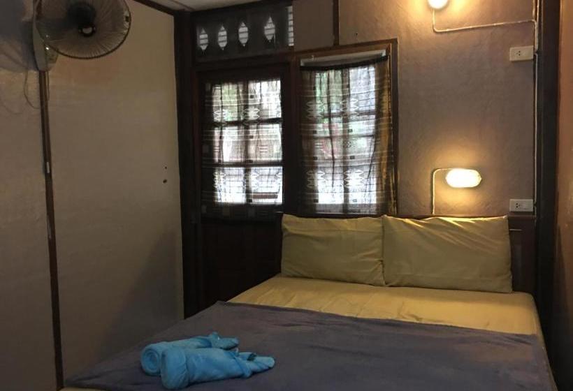 בית מלון כפרי Chill Lom House  Adults Only