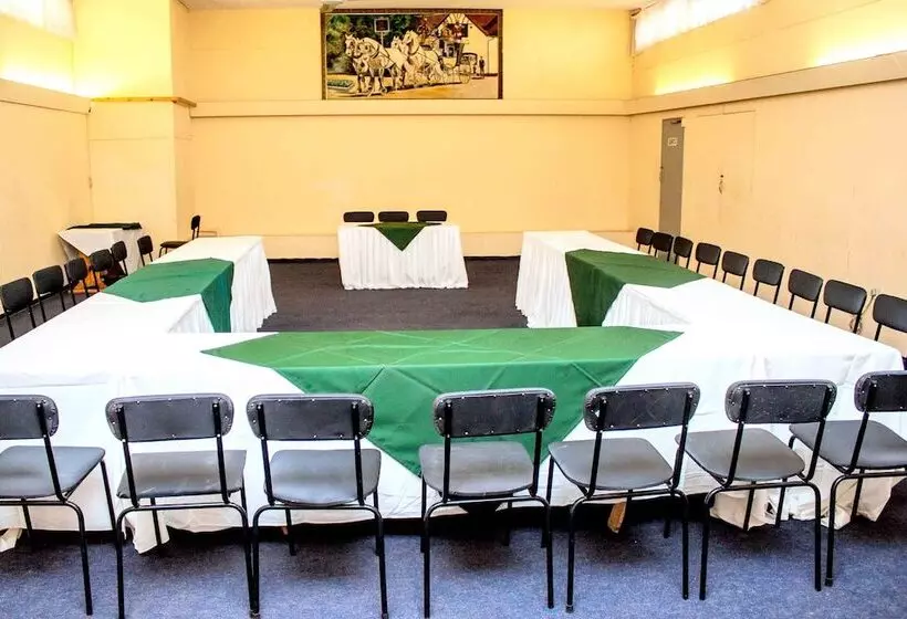 هتل The Grey S Inn