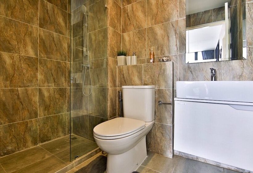 ホテル Naptel Embassy Place