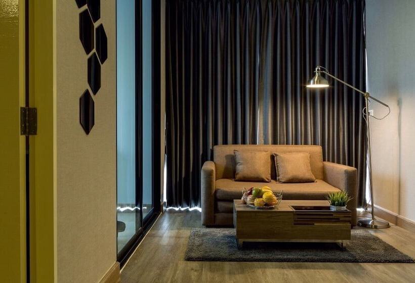 ホテル Naptel Embassy Place