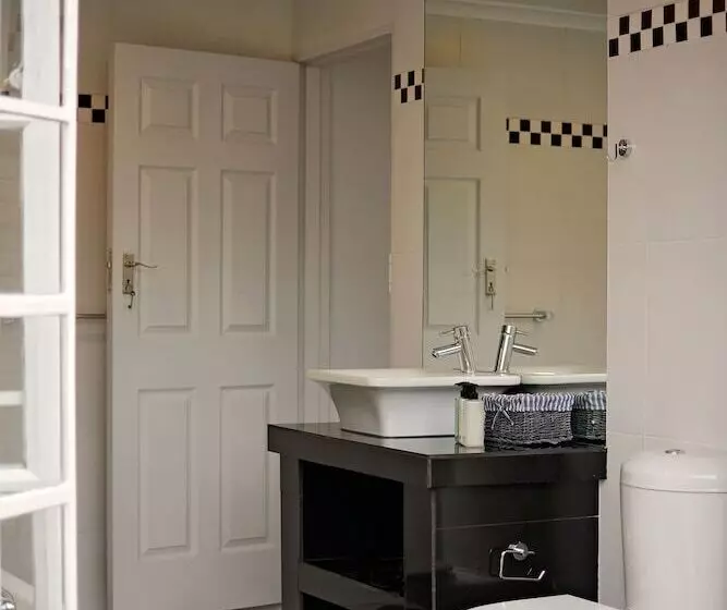 هتل Number Eighteen Exclusive Guest Lodge