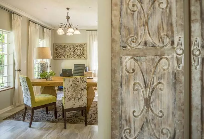 هتل Number Eighteen Exclusive Guest Lodge