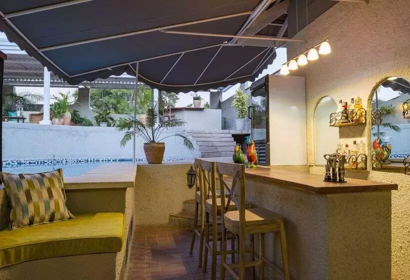 هتل Number Eighteen Exclusive Guest Lodge