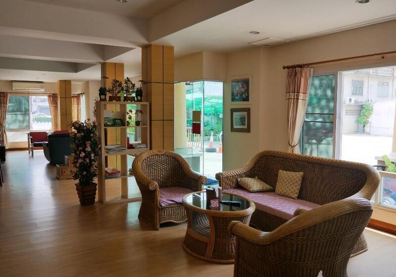 בית מלון כפרי The Village Phitsanulok