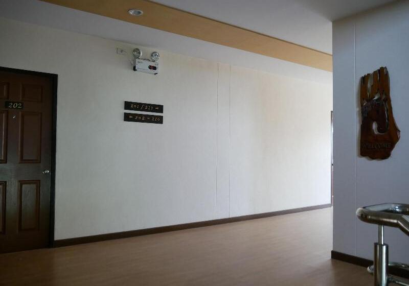 בית מלון כפרי The Village Phitsanulok