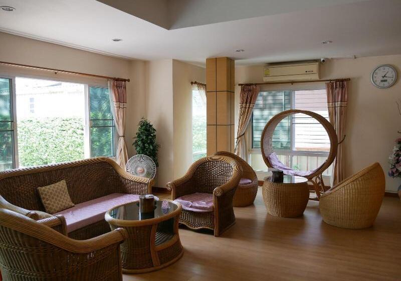 בית מלון כפרי The Village Phitsanulok