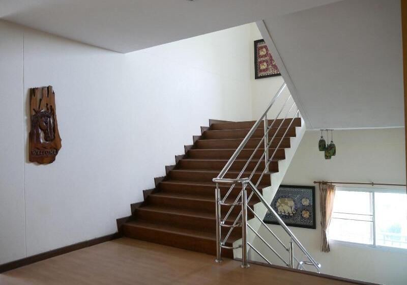 בית מלון כפרי The Village Phitsanulok